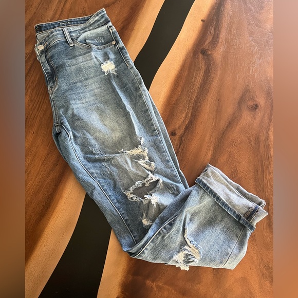 Judy Blue Denim - Judy Blue Distressed Boyfriend Jeans - Light Blue